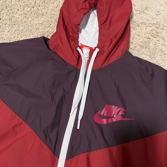 Women’s Nike Windrunner - Picture 5 of 5